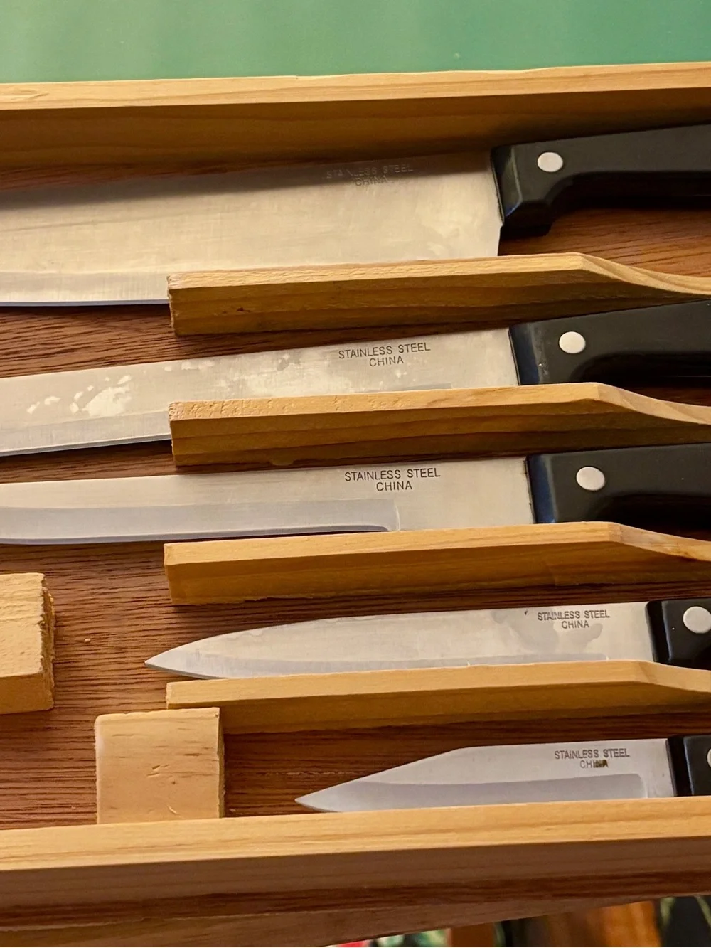 Vintage Solid Wood Knife Storage Box with 5 Stainless Steel Kitchen Knives